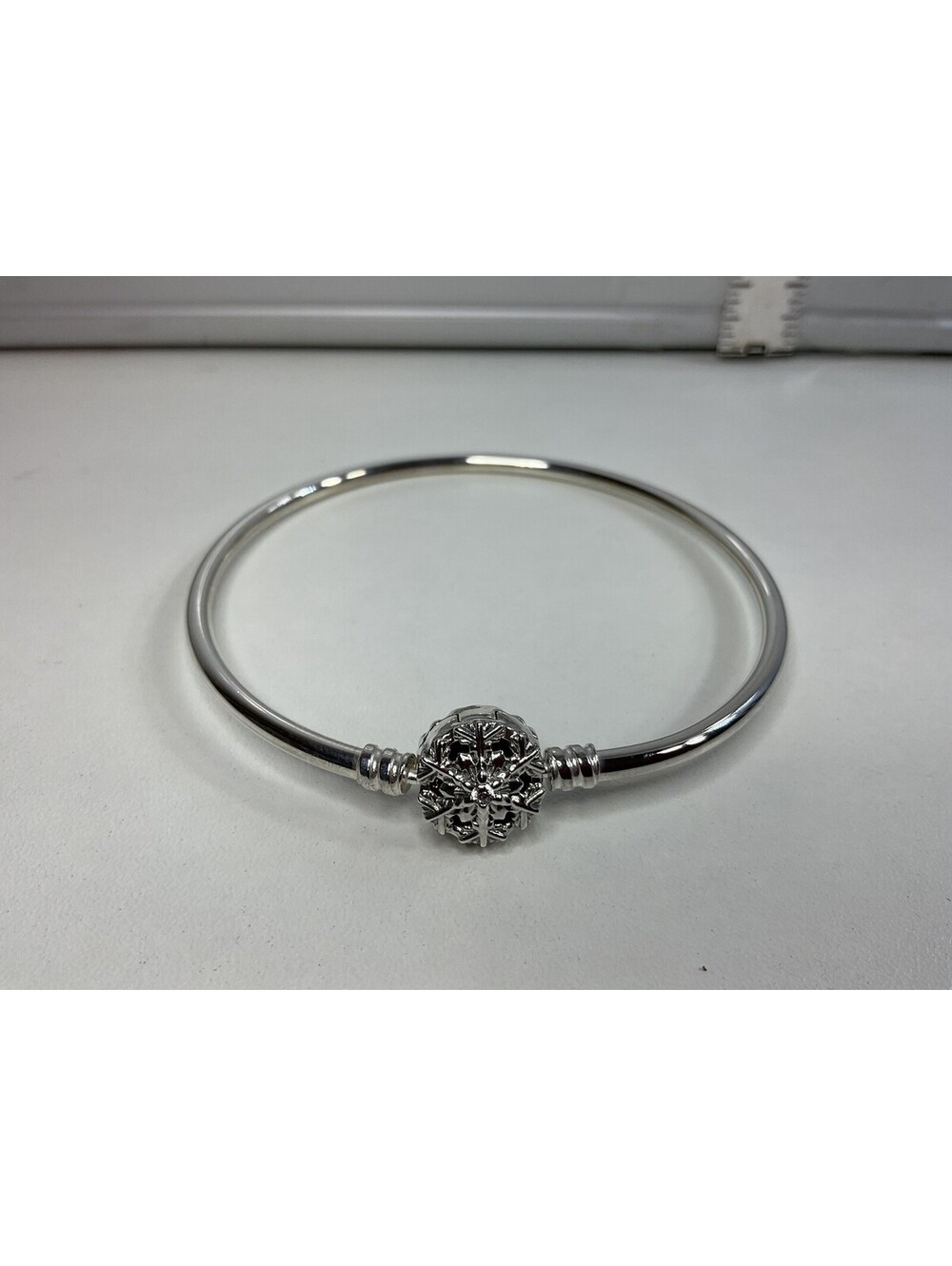 Pandora Sparkling Snowflake Bangle Bracelet Sz 9 Large NEW